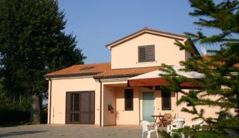 Villa unifamiliare in zona verde - Facciata