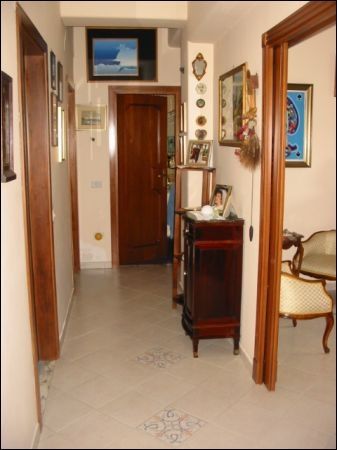 Trilocale arredato con posto auto Fuorigrotta