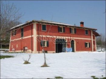 Rustico con giardino Bologna
