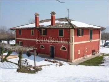 Rustico con giardino Bologna