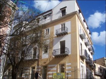 Bilocale arredato con balcone Centro storico