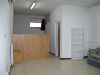 Loft open space parzialmente arredato