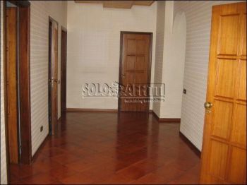 Appartamento con balcone e posto auto