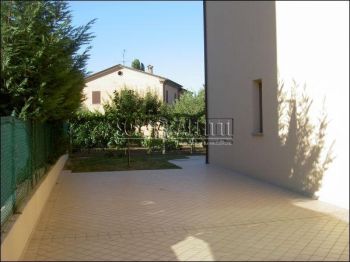 Casa con giardino e garage Limitrofo centro