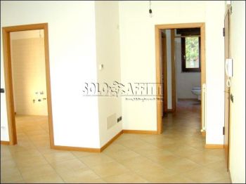 Casa con giardino e garage Limitrofo centro