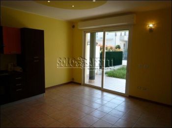 Appartamento arredato con giardino Limitrofo centro