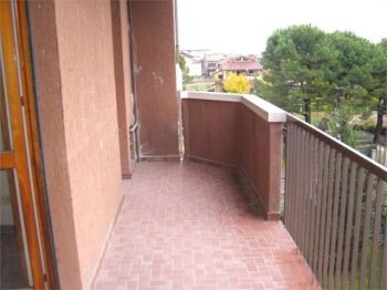 Casa con garage e balcone Suisio