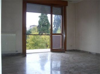 Casa con garage e balcone Suisio