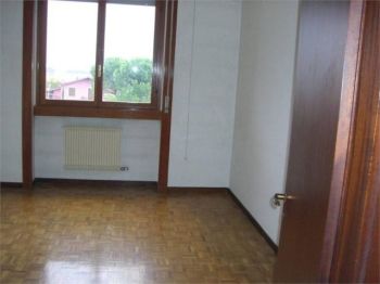 Casa con garage e balcone Suisio
