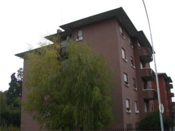 Bilocale con balcone e garage Suisio