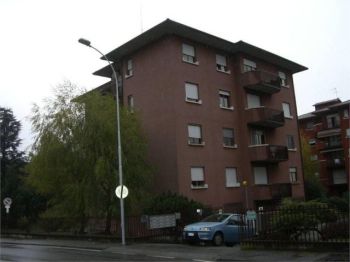 Bilocale con balcone e garage Suisio