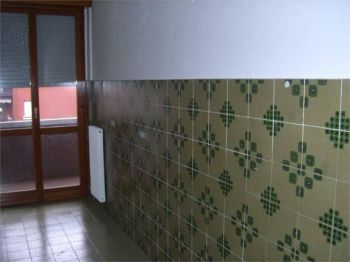 Bilocale con balcone e garage Suisio