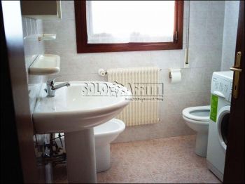 Bilocale con terrazzo e garage Semiperiferia