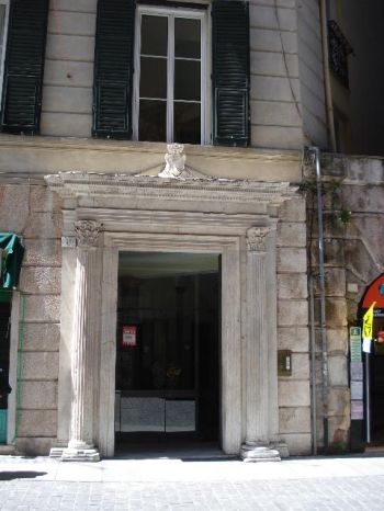 Casa con balcone Brignole - vittoria