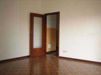 Trilocale con posto auto e terrazzo