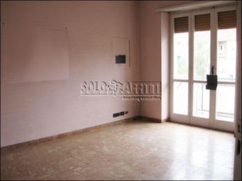 Appartamento con posto auto e balcone