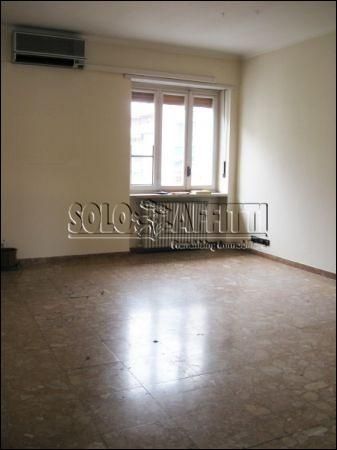 Appartamento con posto auto e balcone