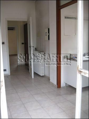 Appartamento con posto auto e balcone