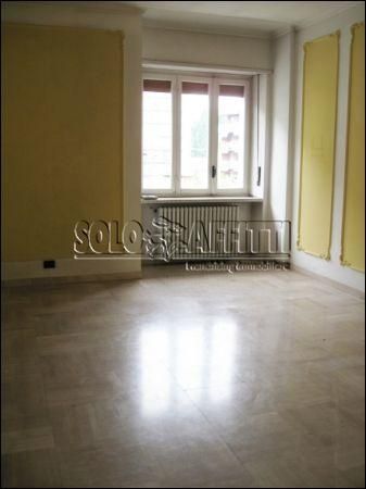 Appartamento con posto auto e balcone