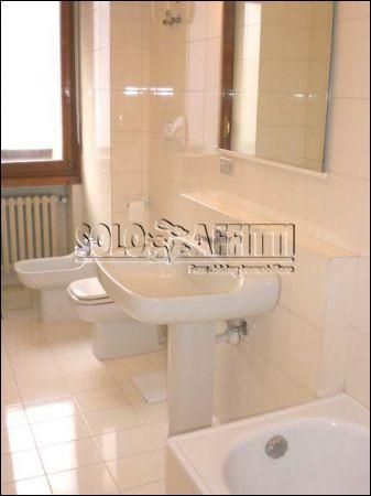 Trilocale arredato con balcone Crocetta