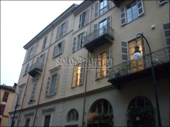 Trilocale arredato con terrazzo Torino