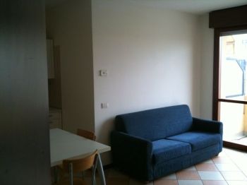 Monolocale arredato con terrazzo Mira
