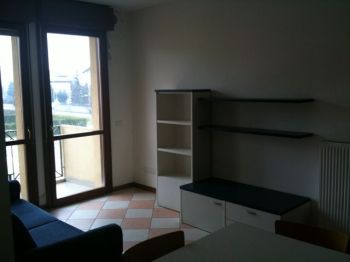 Monolocale arredato con terrazzo Mira