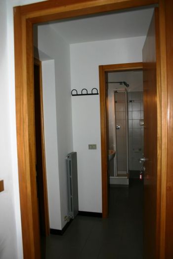 Monolocale arredato e corredato - Ingresso