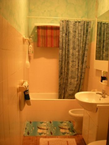 Bilocale affitasi - Bagno