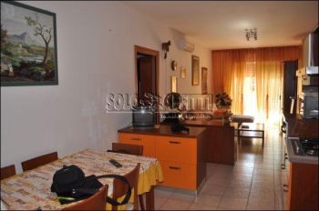 Appartamento arredato con giardino Poeti