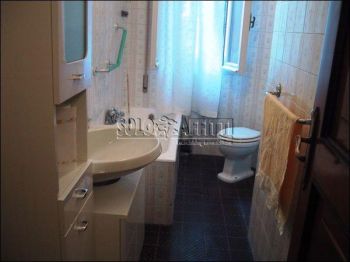 Trilocale arredato con posto auto Mazzini