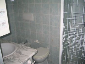 Cinque vani a 200 metri da scuole mm