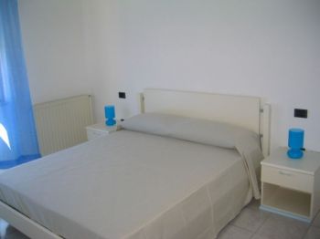 Cinque vani a 200 metri da scuole mm