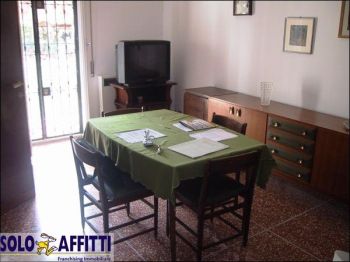 Trilocale arredato con balcone Emilia levante