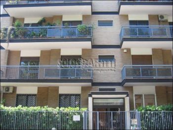 Casa con posto auto e giardino Japigia