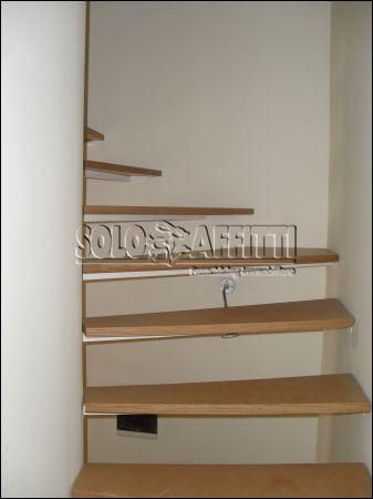 Bilocale arredato con balcone Centro
