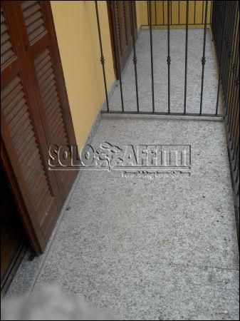 Bilocale arredato con balcone Centro