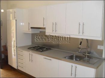 Bilocale arredato con balcone Centro