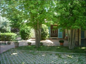 Appartamento con posto auto e giardino