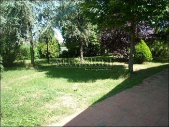 Appartamento con posto auto e giardino