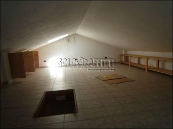 Appartamento con posto auto e giardino