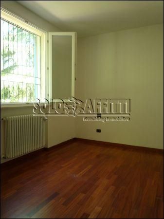 Appartamento con posto auto e giardino