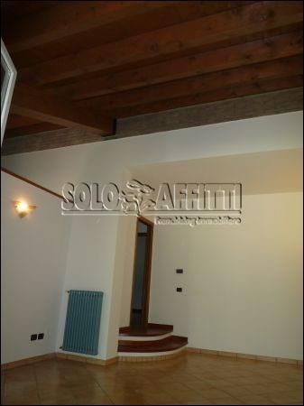 Appartamento con posto auto e giardino