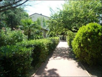 Appartamento con posto auto e giardino