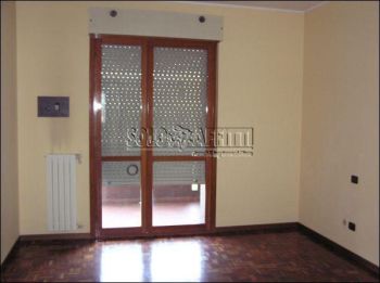Casa con balcone e garage Rho