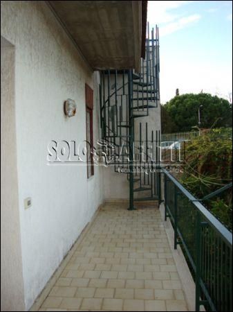Attico arredato con posto auto Aci Castello