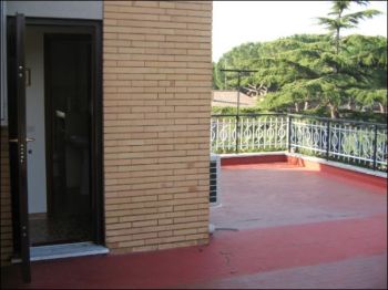 Monolocale arredato con terrazzo Acilia