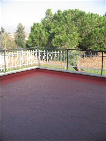 Monolocale arredato con terrazzo Acilia