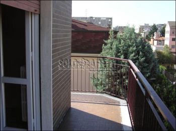 Casa con garage e balcone Zona san pietro