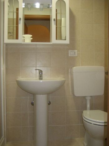 Monolocale completamente arredato e box - Bagno